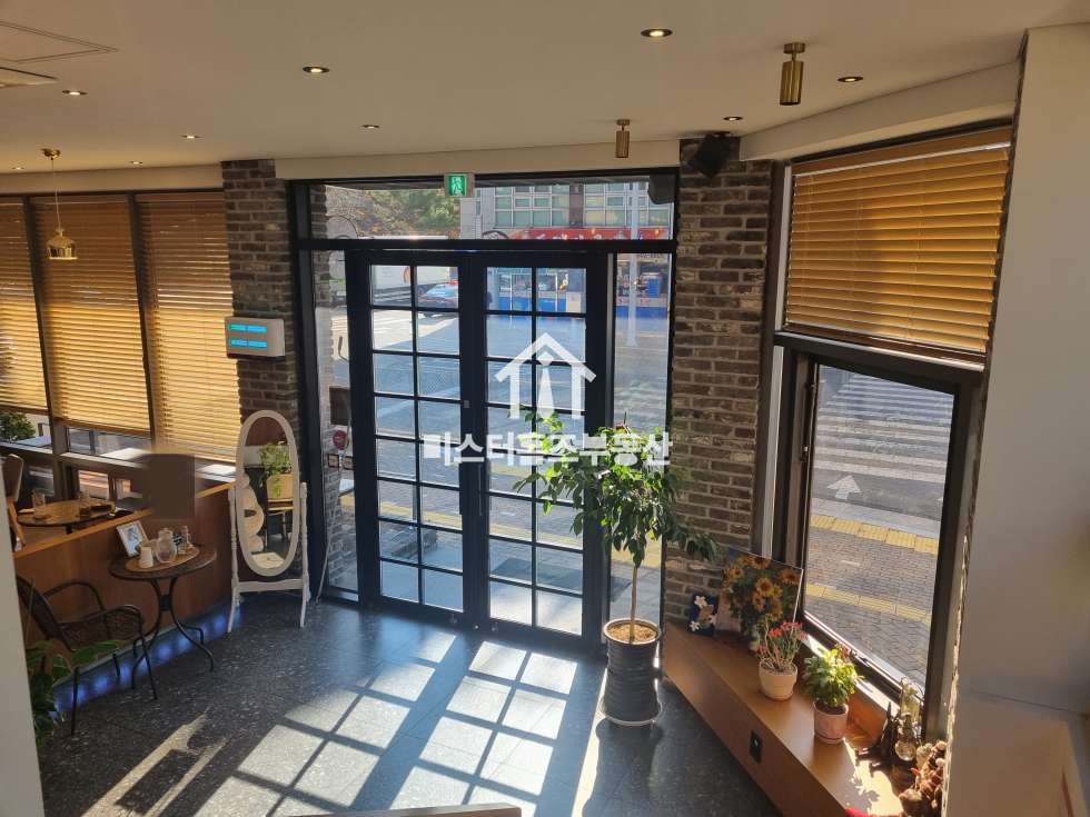경북 경산시 사동 경산시 사동 박물관 인근 인테리어 깔끔하고 주차장 완비된 카페 월세 매물번호 10707 사진 2